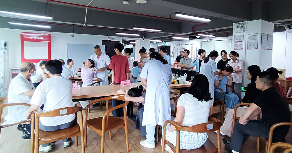 街道义诊送健康，爱心服务暖万家——兴华街工会携手我院开展公益义诊活动